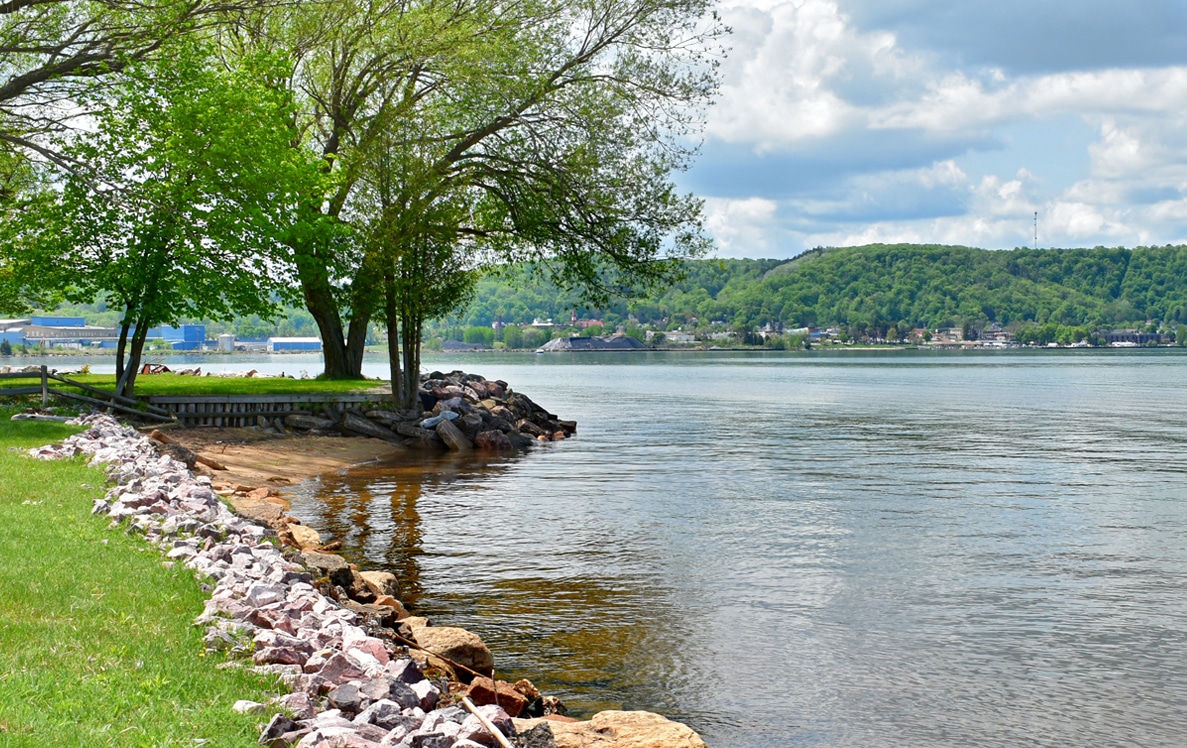 Munising_MI_Lakefront_Comfort_INN4