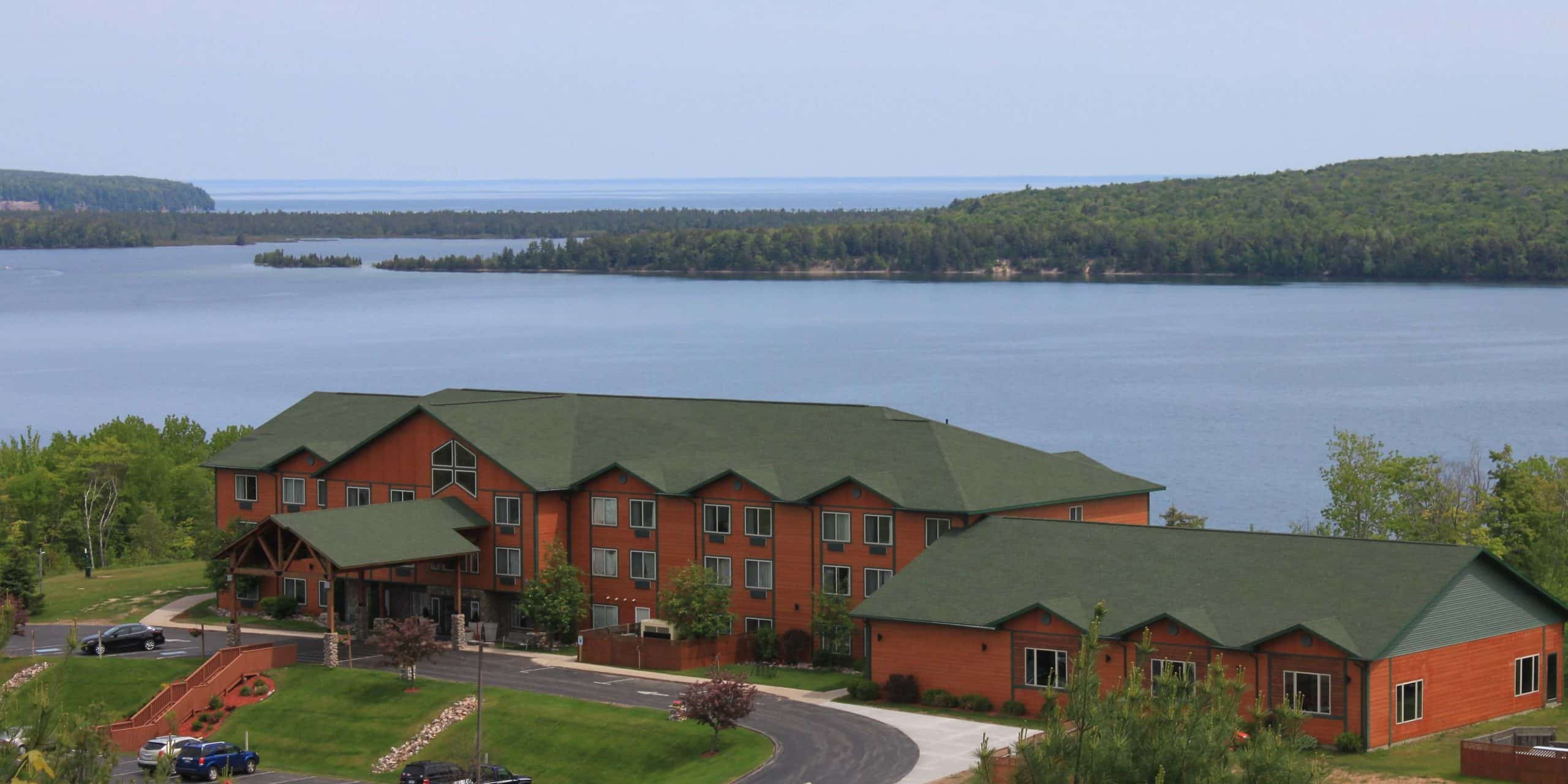 holiday-inn-express-munising-3945001052-2x1