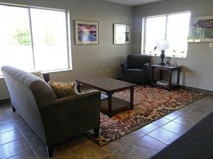 lobby_sittingarea1-300x225-300x225