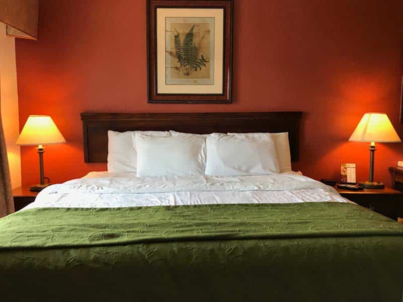 munising-motel-king-bed